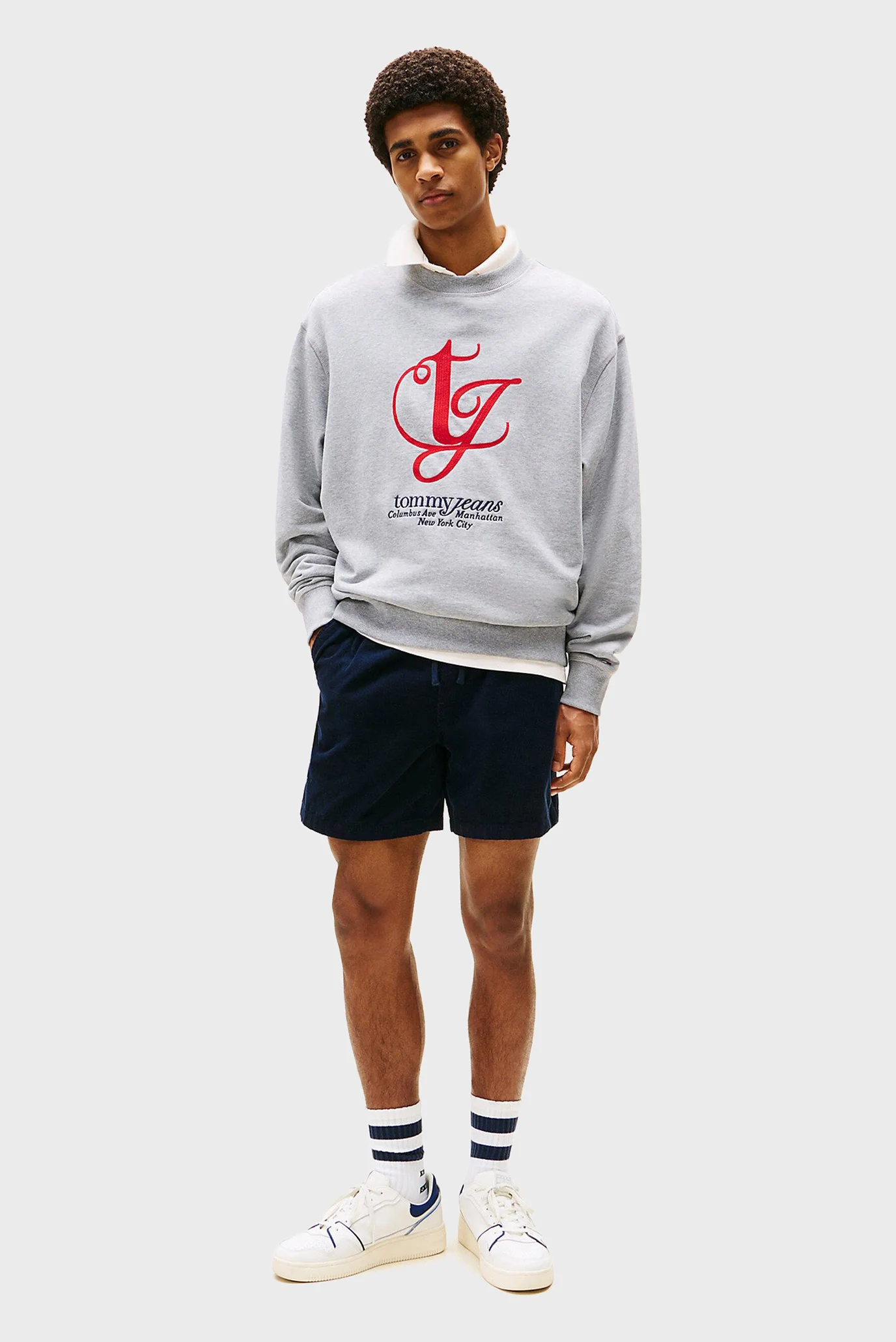とみー Чоловічий світло-сірий світшот MONOGRAM LOGO Tommy Jeans