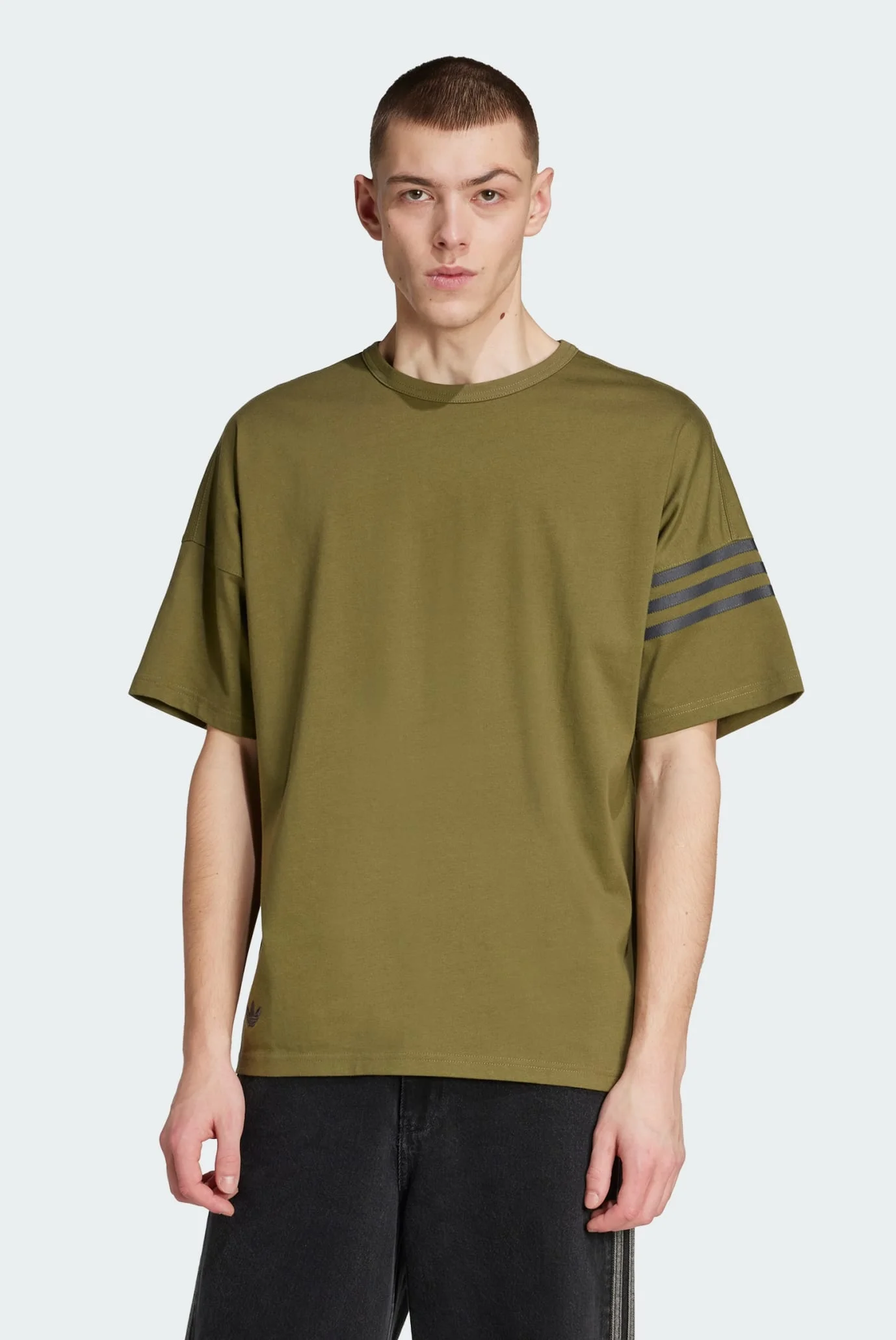 Чоловіча оливкова футболка Neuclassics adidas HZ3697 — MD-Fashion