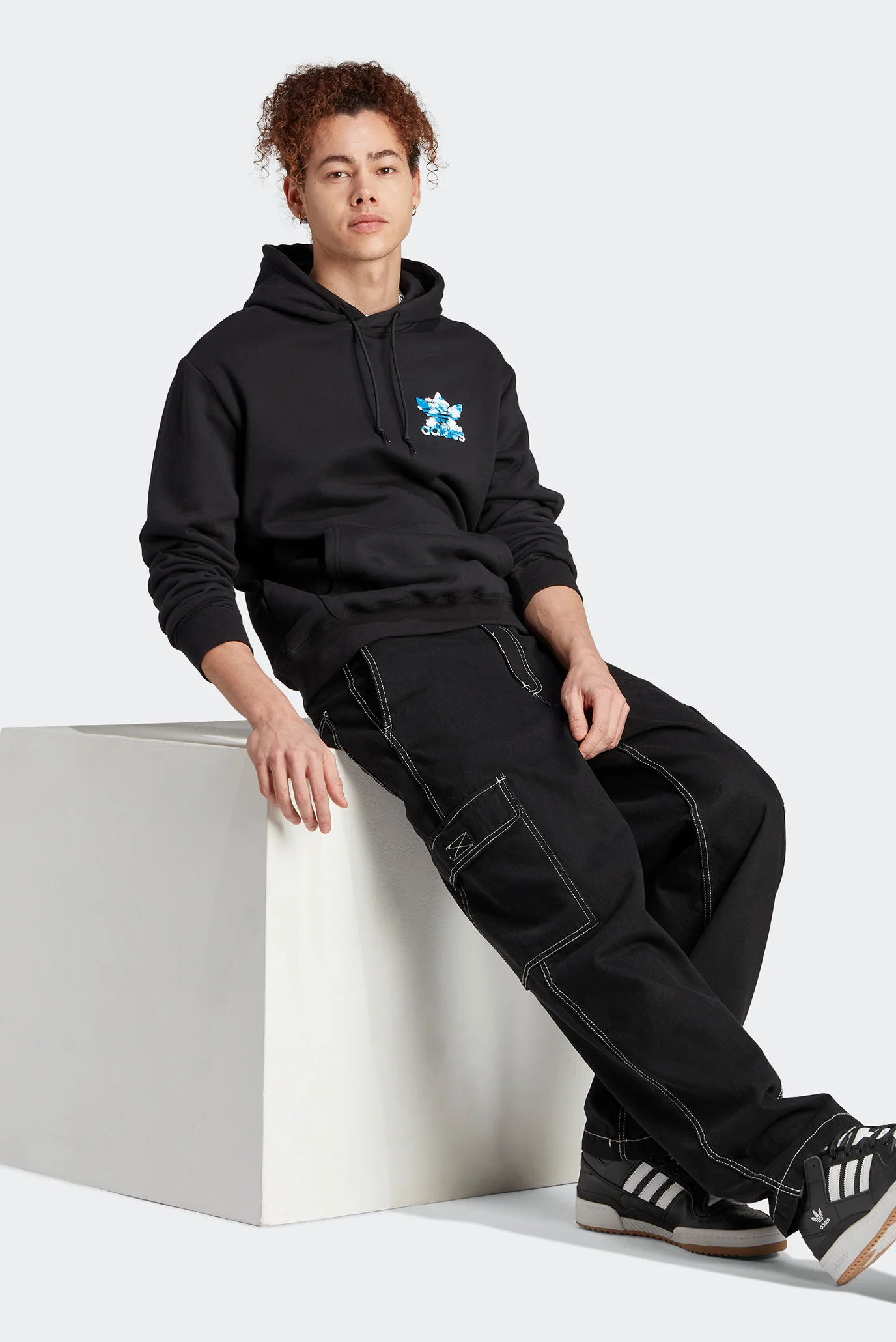 Чоловіче чорне худі Graphics Cloudy Trefoil adidas II8168 — MD-Fashion