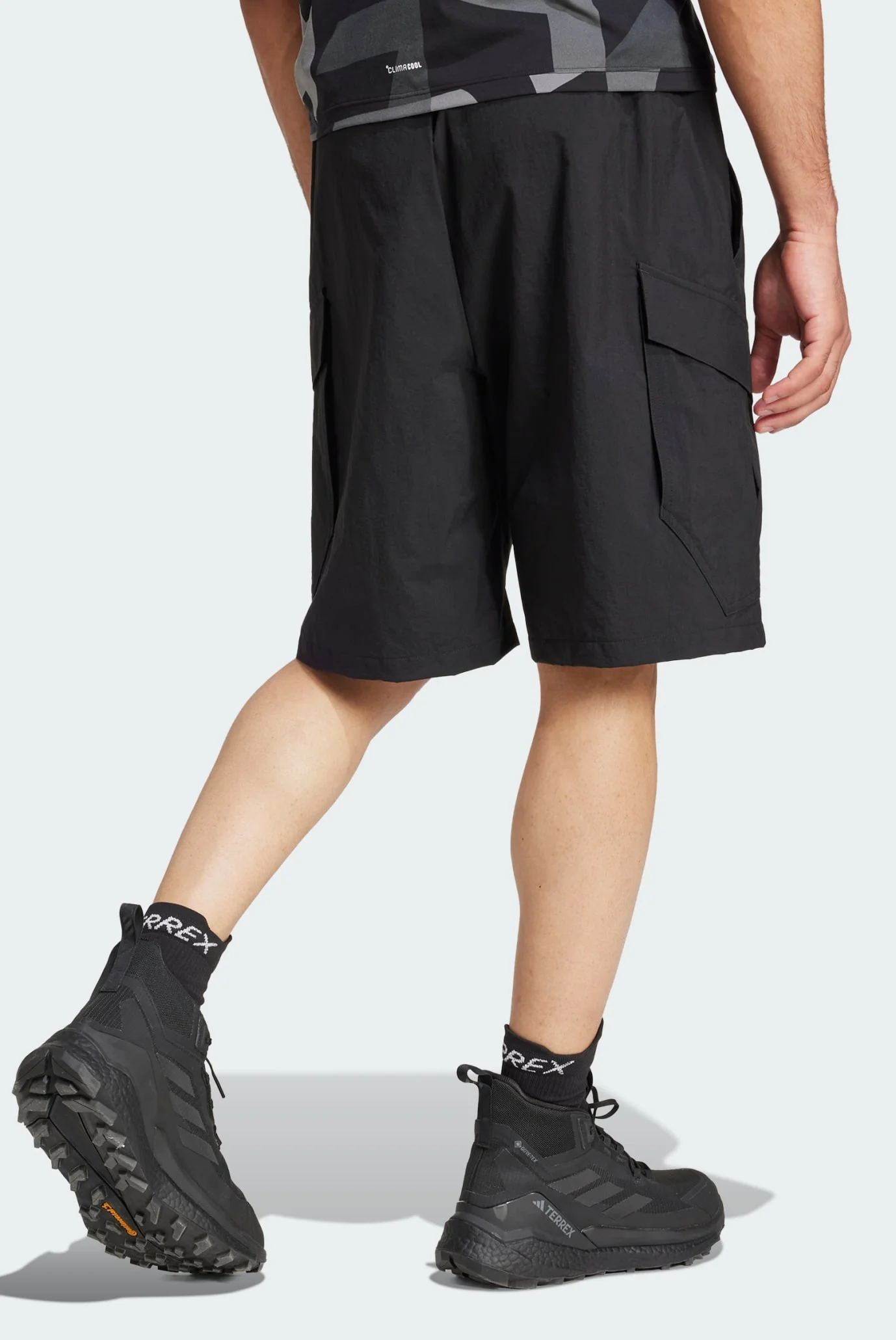 Чоловічі чорні шорти Terrex Xploric Cargo adidas JE9420 — MD-Fashion