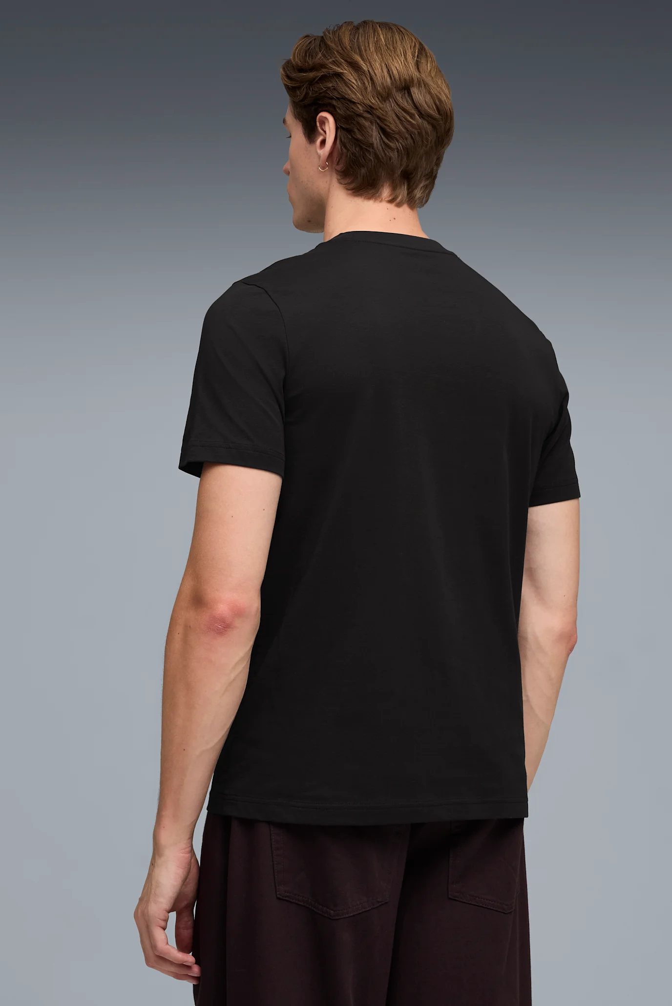 Мужская черная футболка Graphic Sneaker Tee Men PUMA 691777_01