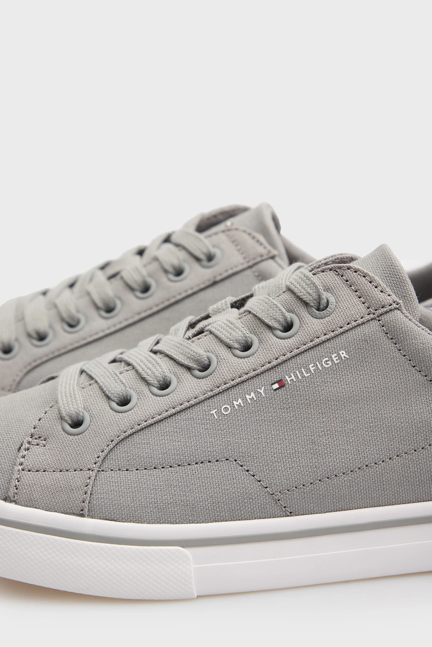 cholovichi-siri-snikersy-vulc-