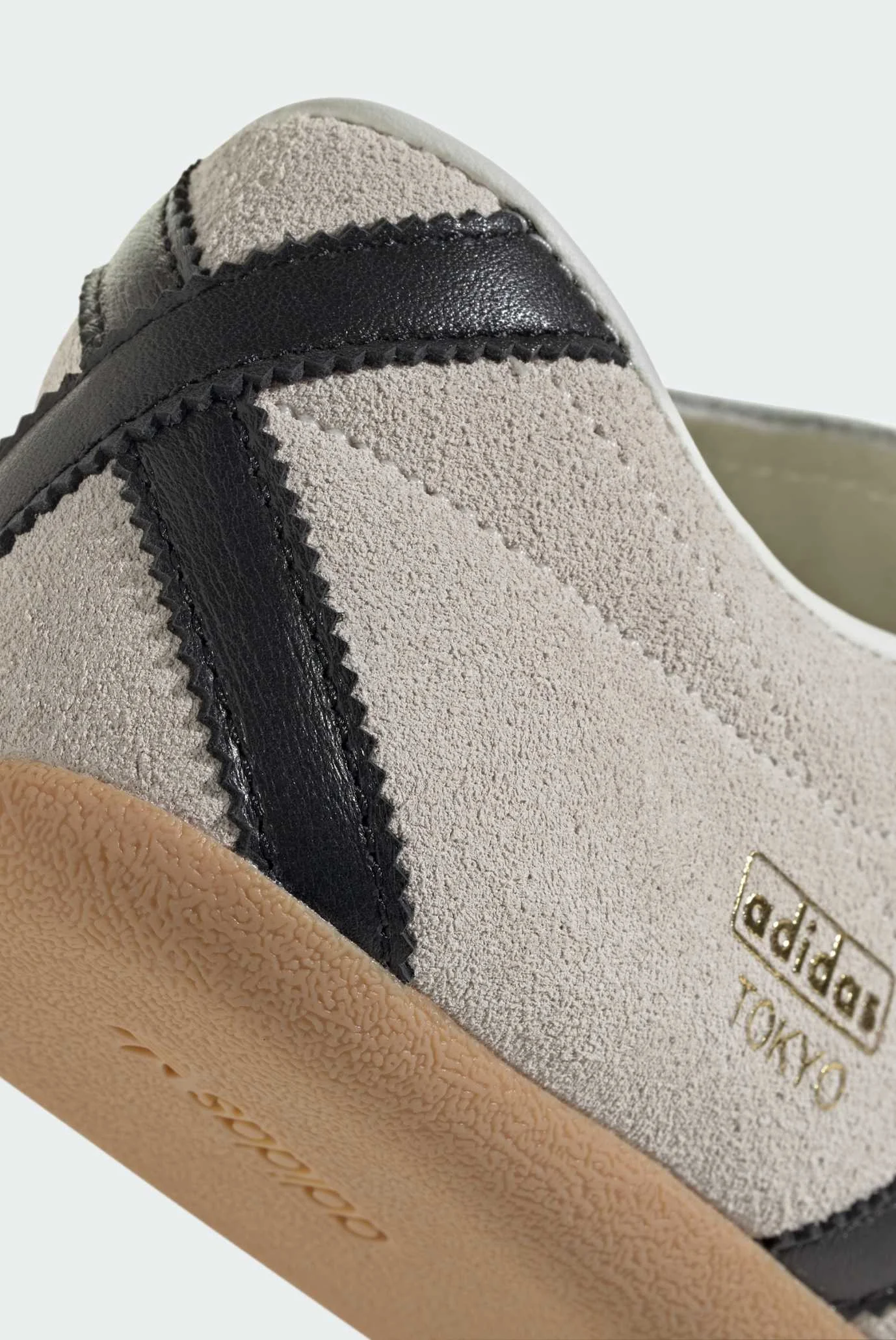 Жіночі бежеві замшеві кросівки Tokyo adidas JI0182 — MD-Fashion