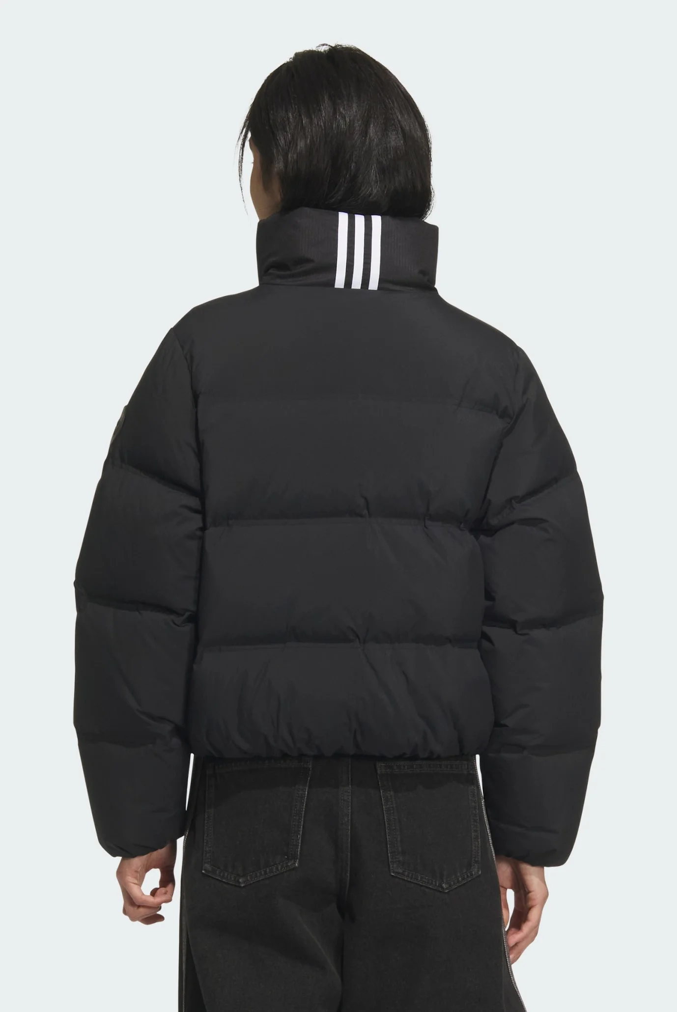 Жіноча чорна куртка SHORT DOWN PUFF adidas KC2659 — MD-Fashion
