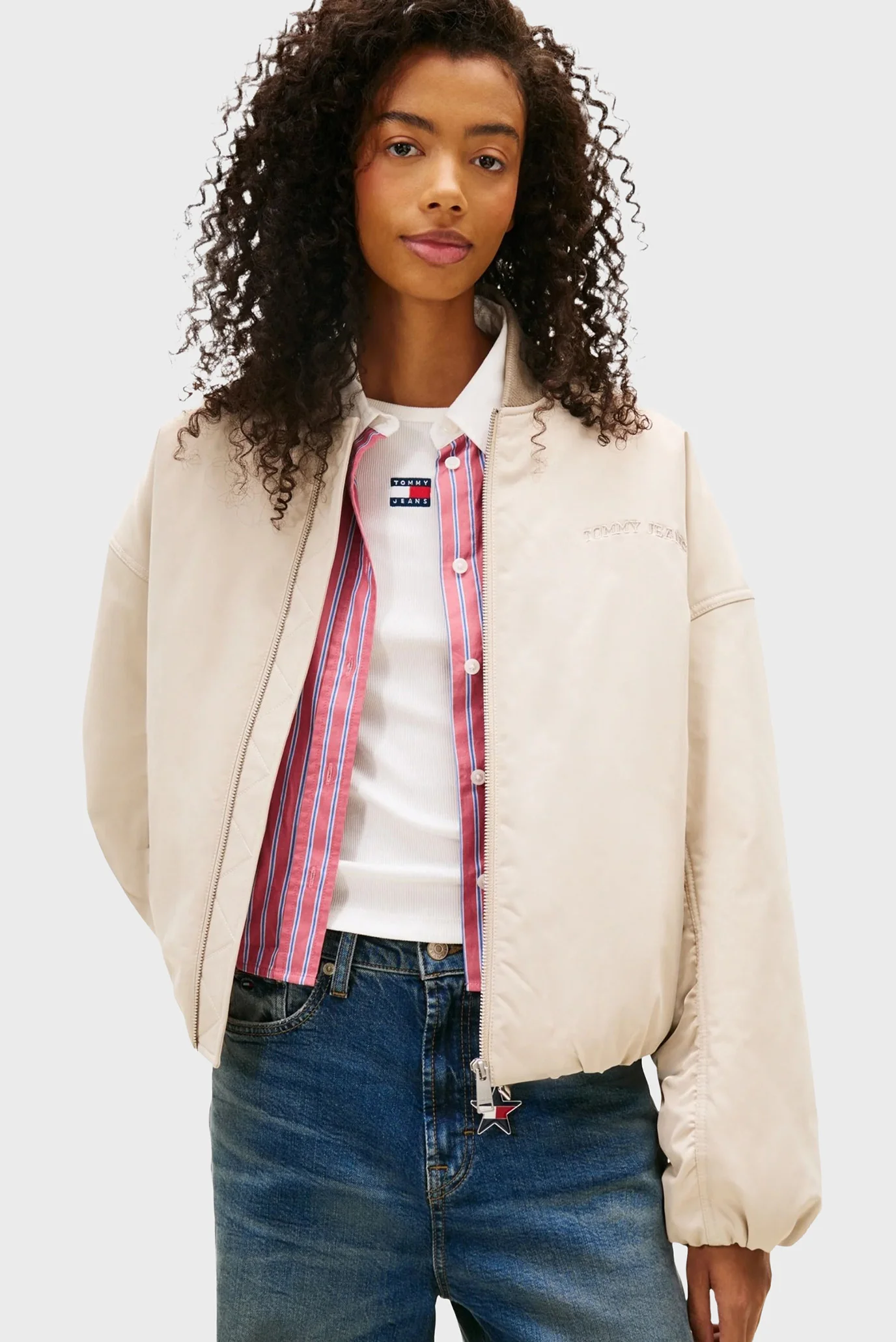 Женский белый бомбер VARSITY GRAPHIC Tommy Jeans DW0DW22044 — MD