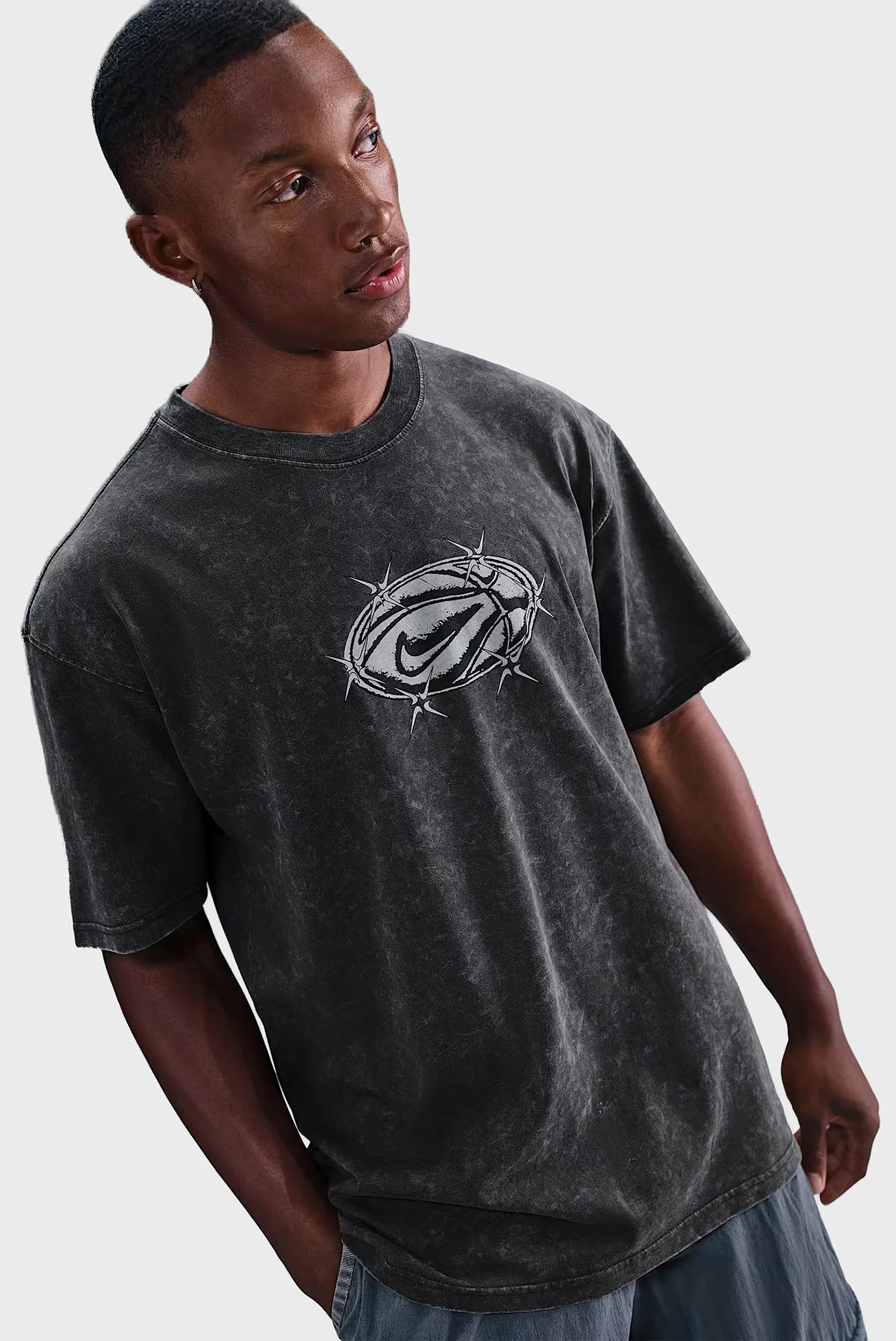 ナイキ　フットボールシャツ　M Мужская темно-серая футболка M NK TEE M90 STREET Nike HV1675-060