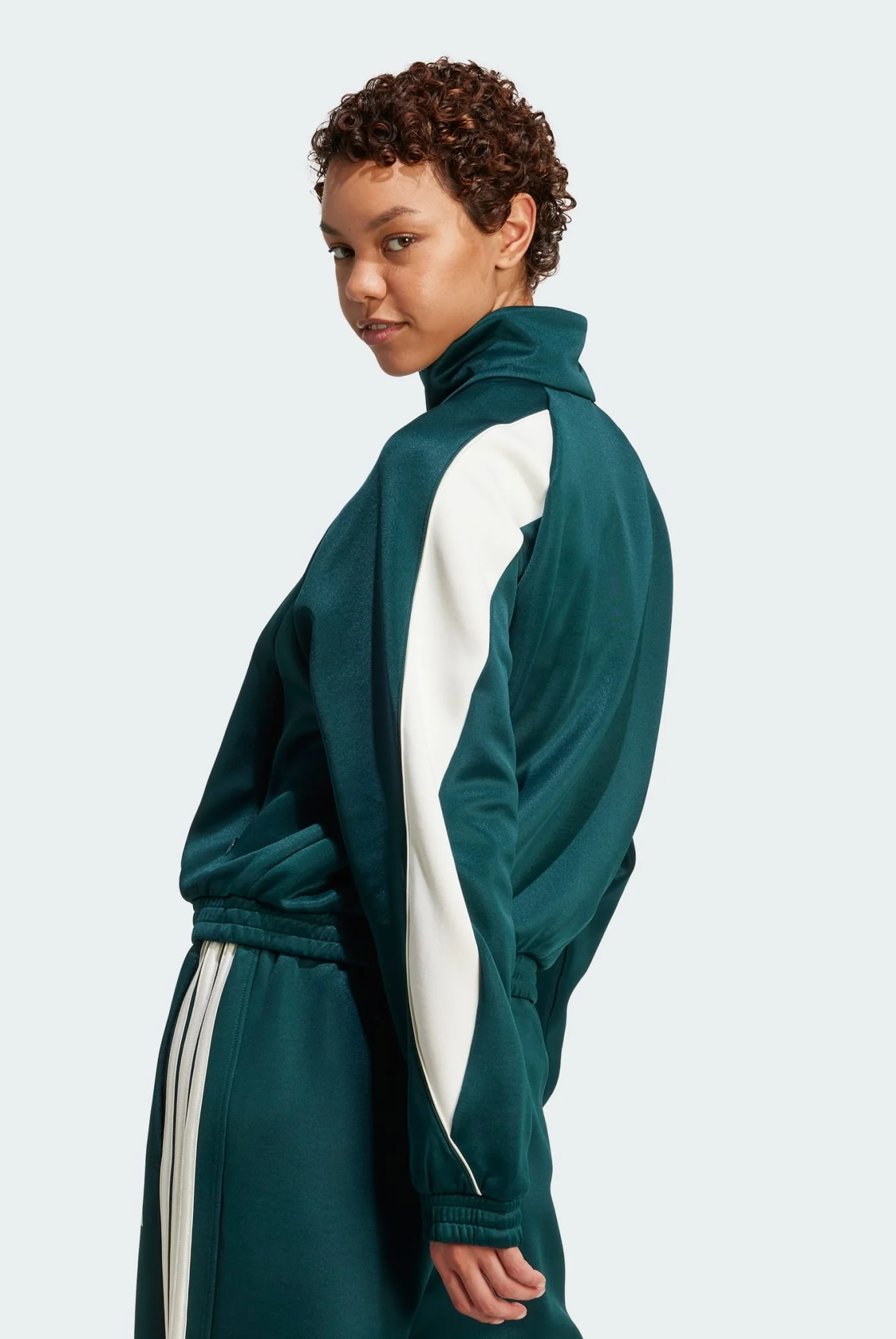 Женская зеленая спортивная кофта Stadium adidas JW0528 — MD-Fashion