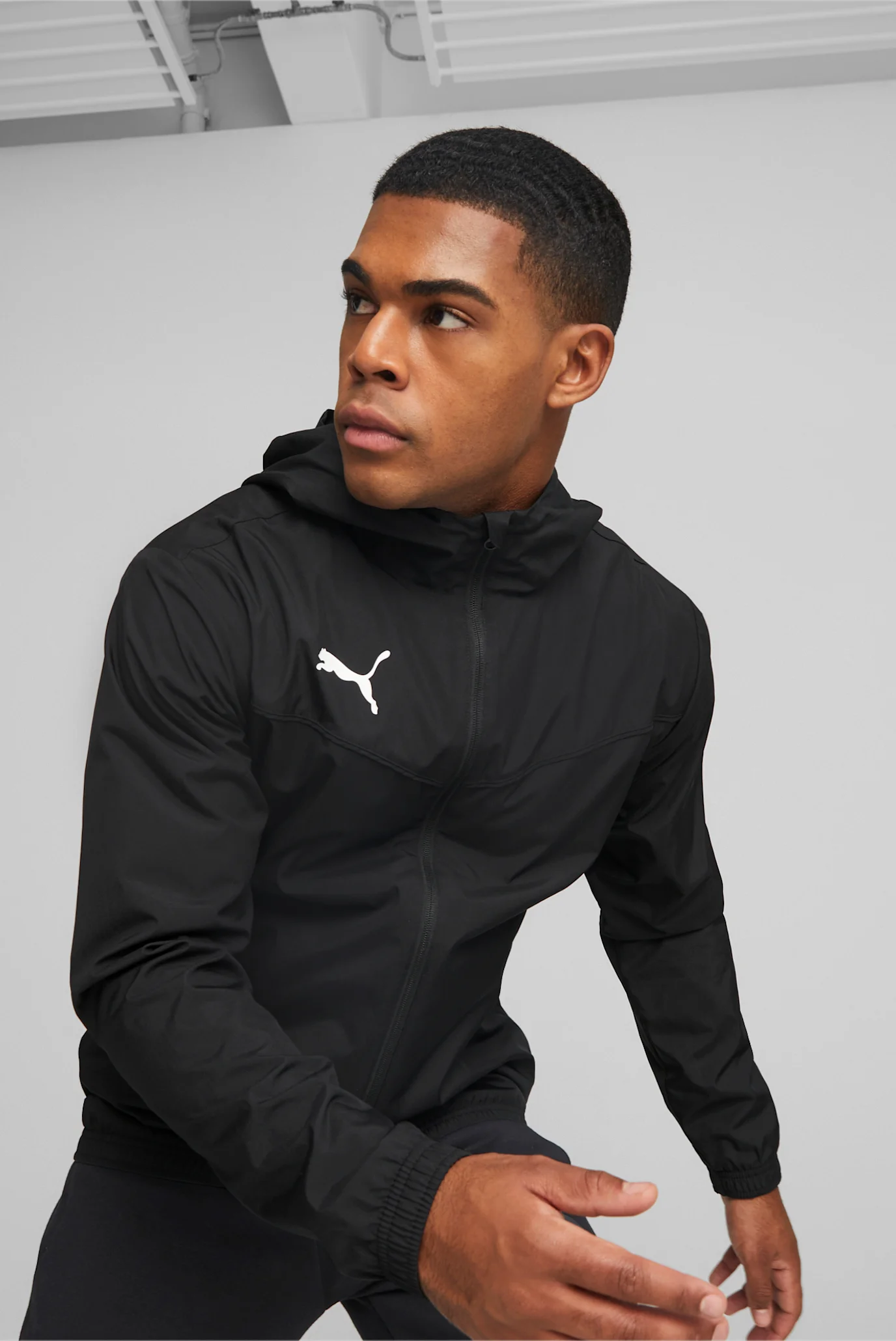 Мужская черная ветровка teamRISE All-Weather Football Jacket Men