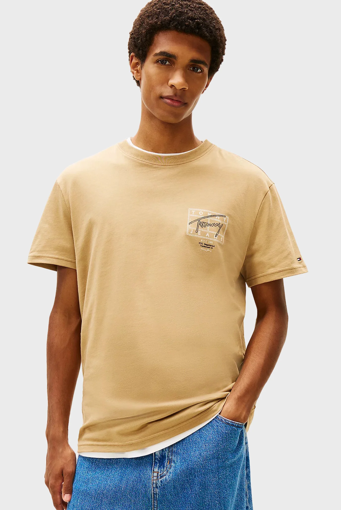 Мужская бежевая футболка REG SIGN SPRAY Tommy Jeans DM0DM22319