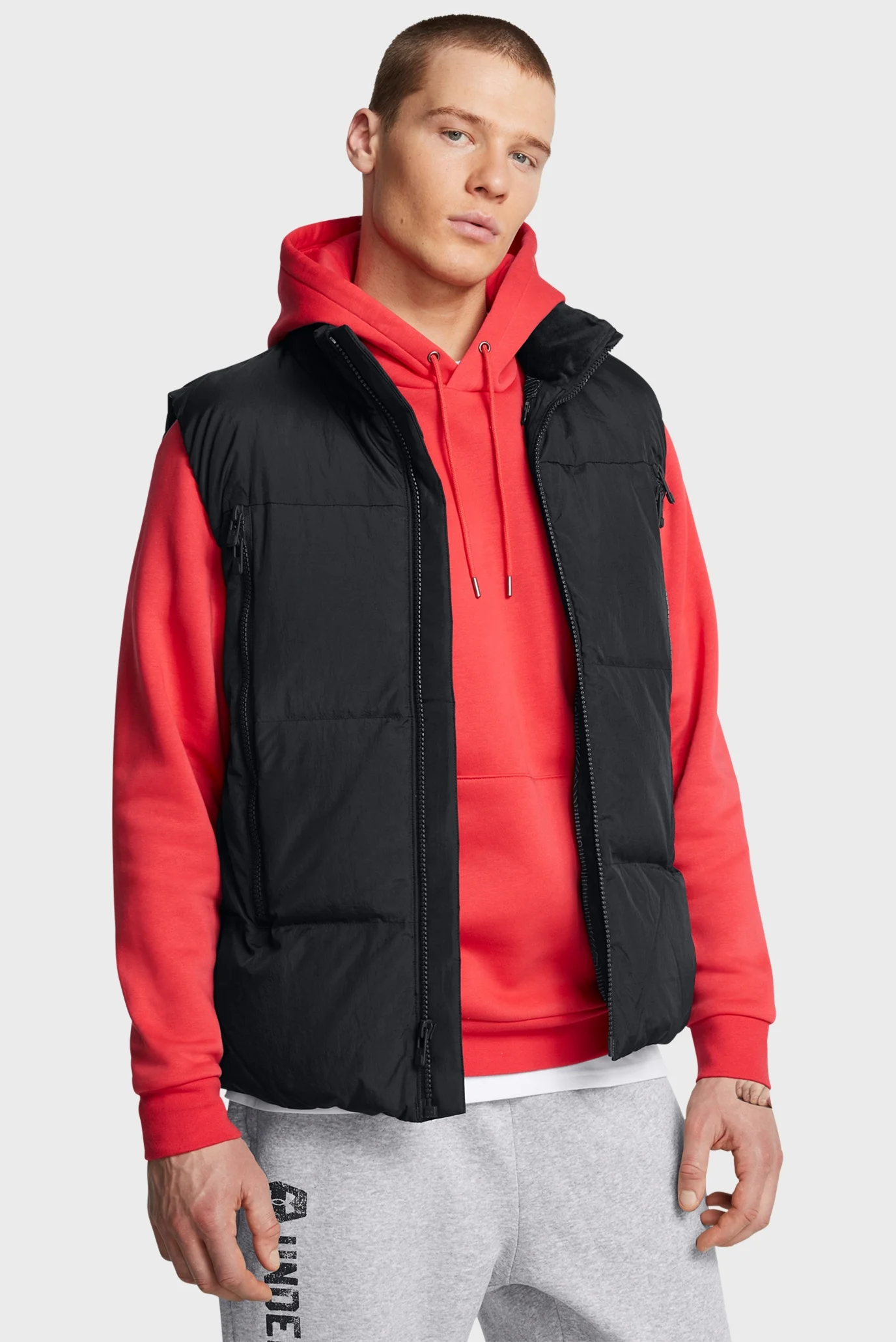 Чоловічий чорний жилет LIMITLESS DOWN VEST Under Armour 1384642