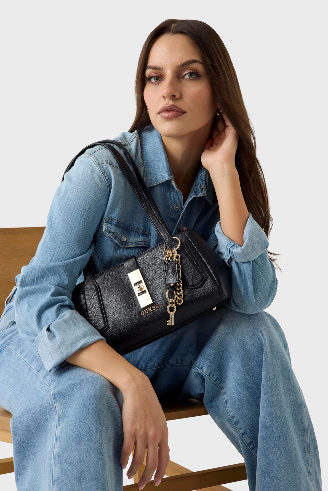 Женская черная сумка BROOKE SHOULDER Guess HWBG9897080 — MD-Fashion