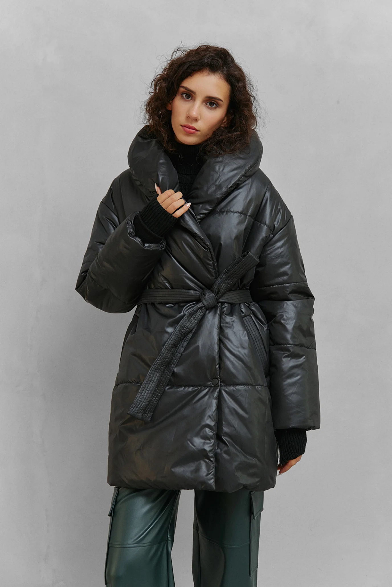 Женская черная куртка ANDRE TAN 37065P — MD-Fashion