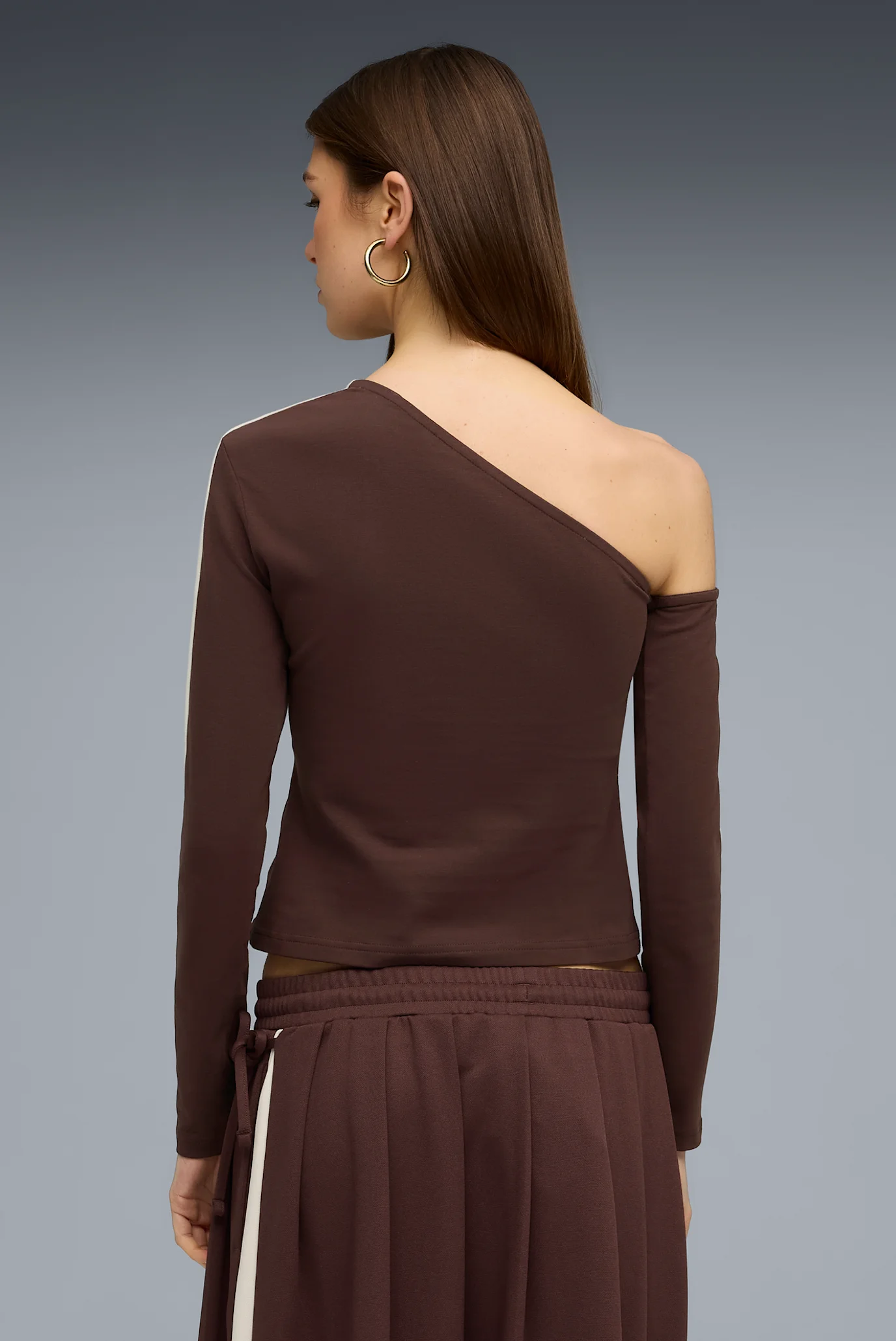 Женский коричневый лонгслив T7 Asymmetric Top Women PUMA 634623_13 Женский коричневый лонгслив T7 Asymmetric Top Women PUMA 634623_13