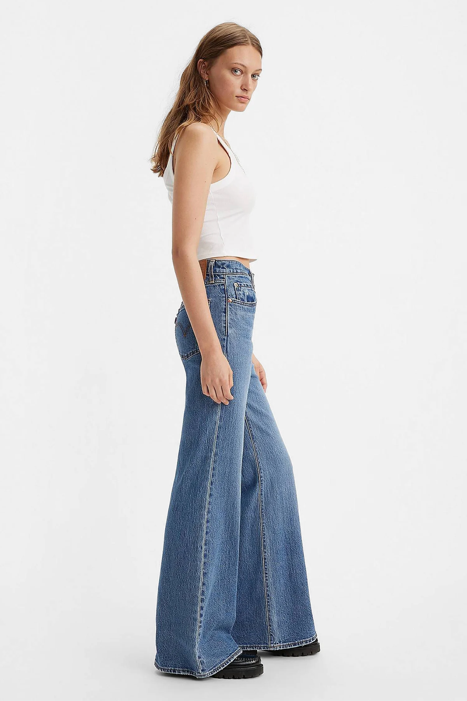 zhenskie-sinie-dzhinsy-levis-