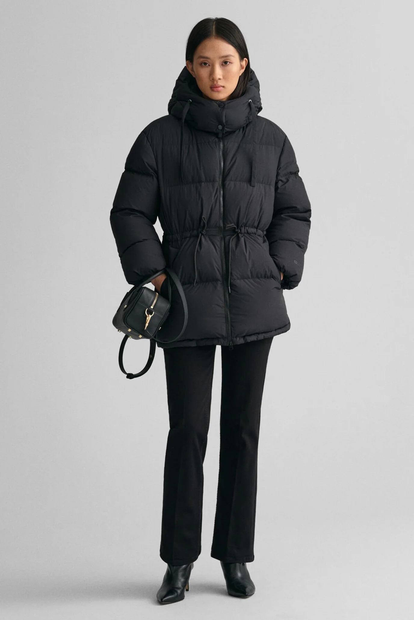 Жіночий чорний пуховик MID LENGTH DOWN JACKET Gant 4700284 — MD
