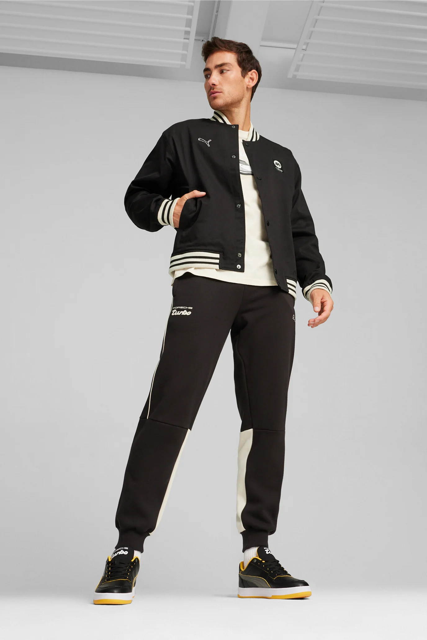 Чоловічий чорний бомбер Porsche Legacy Statement Bomber Jacket Чоловічий чорний бомбер Porsche Legacy Statement Bomber Jacket