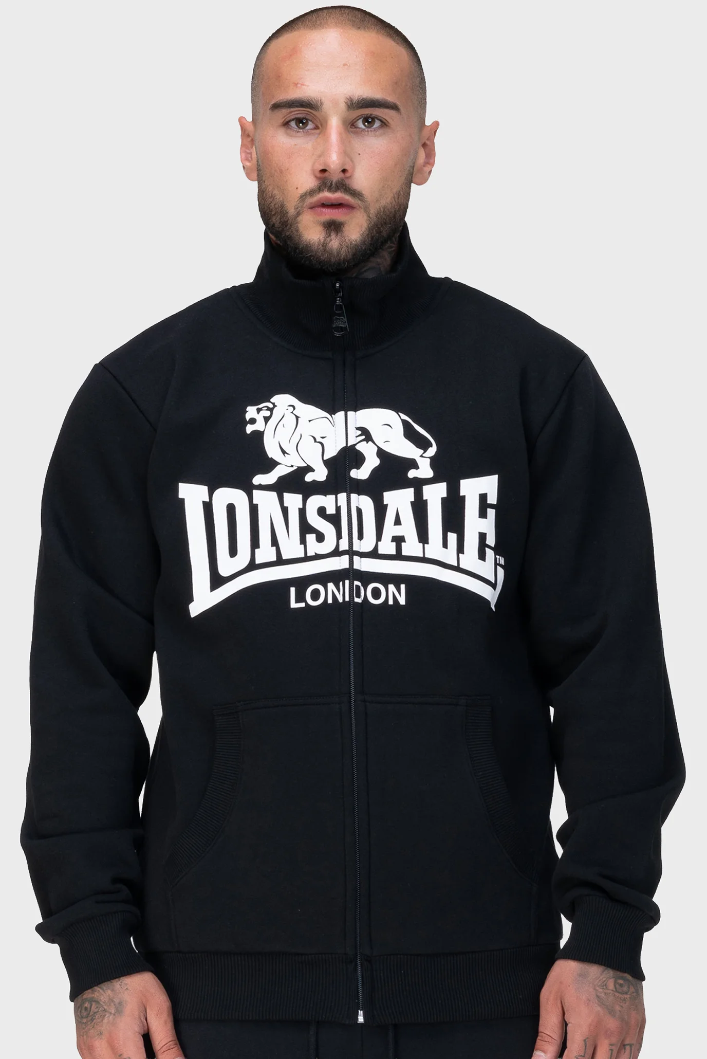 Мужская черная спортивная кофта BLENCARN Lonsdale 117848 — MD-Fashion