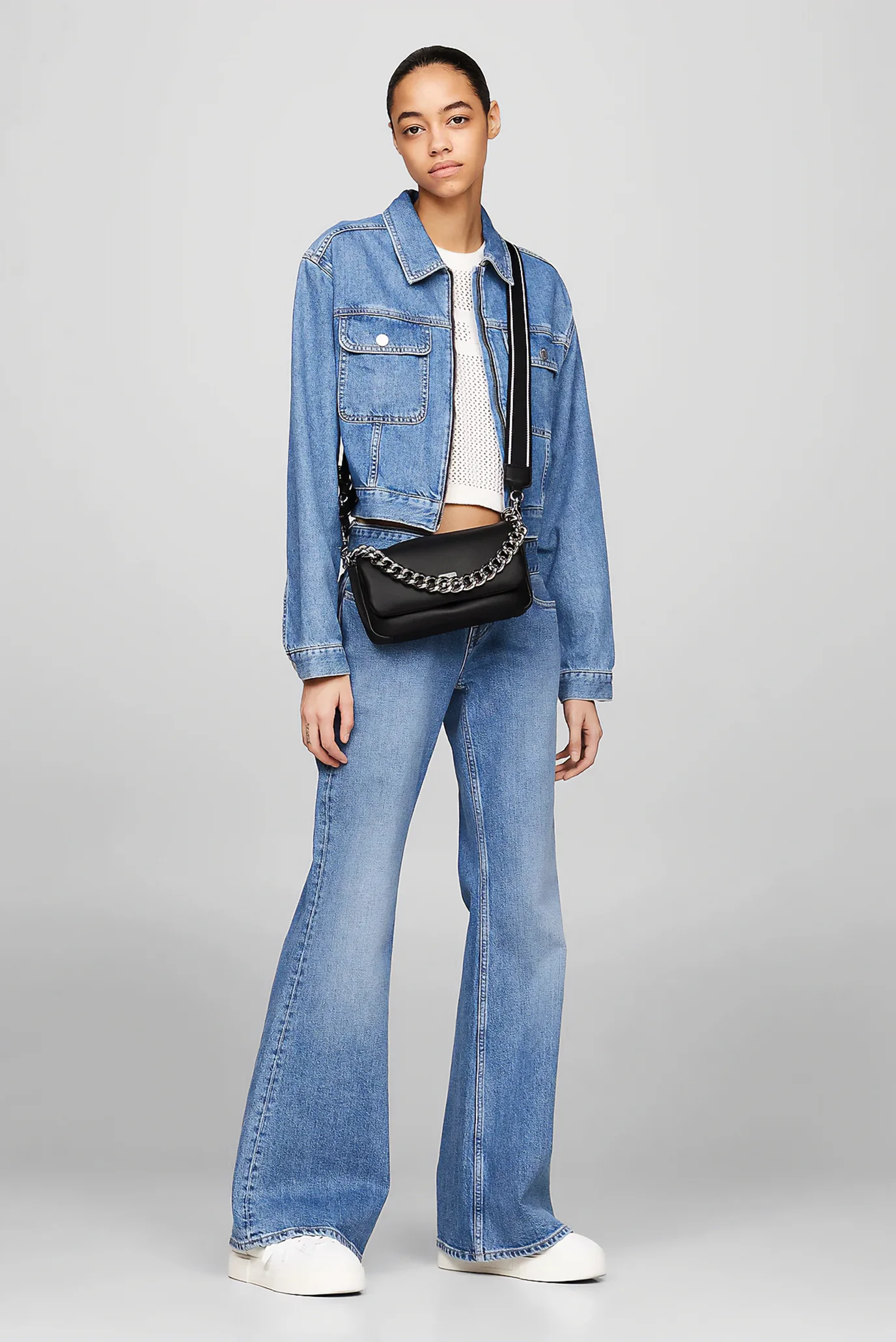 Жіноча чорна сумка TJW CITY-WIDE FLAP CROSSOVER Tommy Jeans