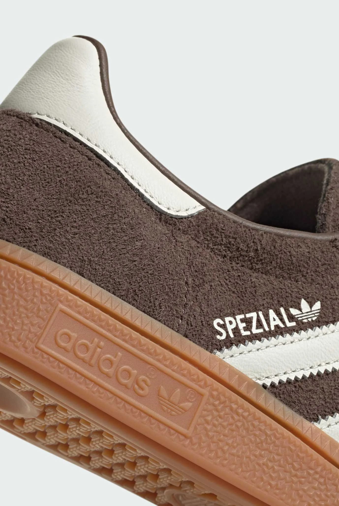 Жіночі коричневі замшеві снікерси Handball Spezial adidas IF6490