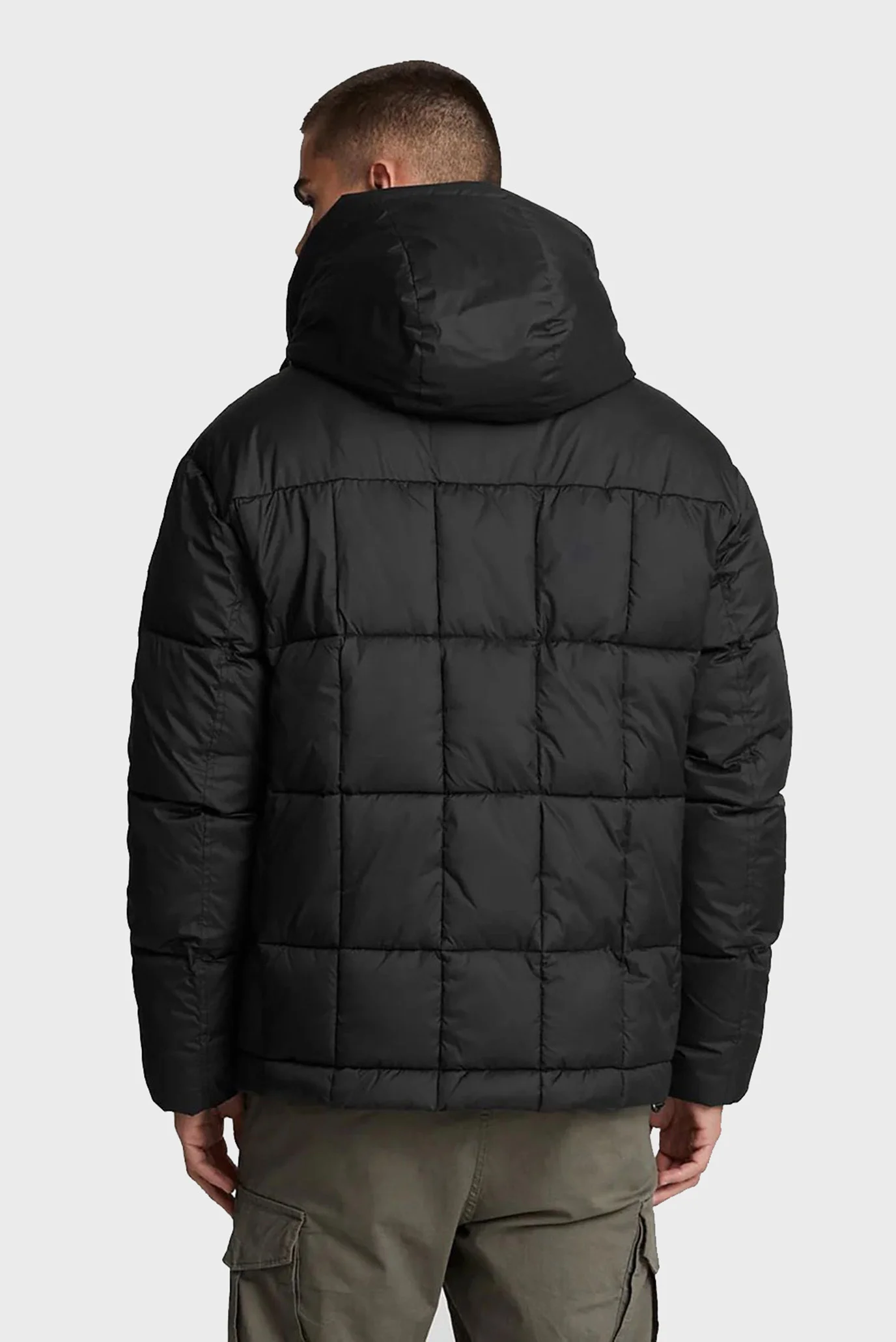 Мужская черная куртка QUILTED PANNELLED JACKET Lyle & Scott