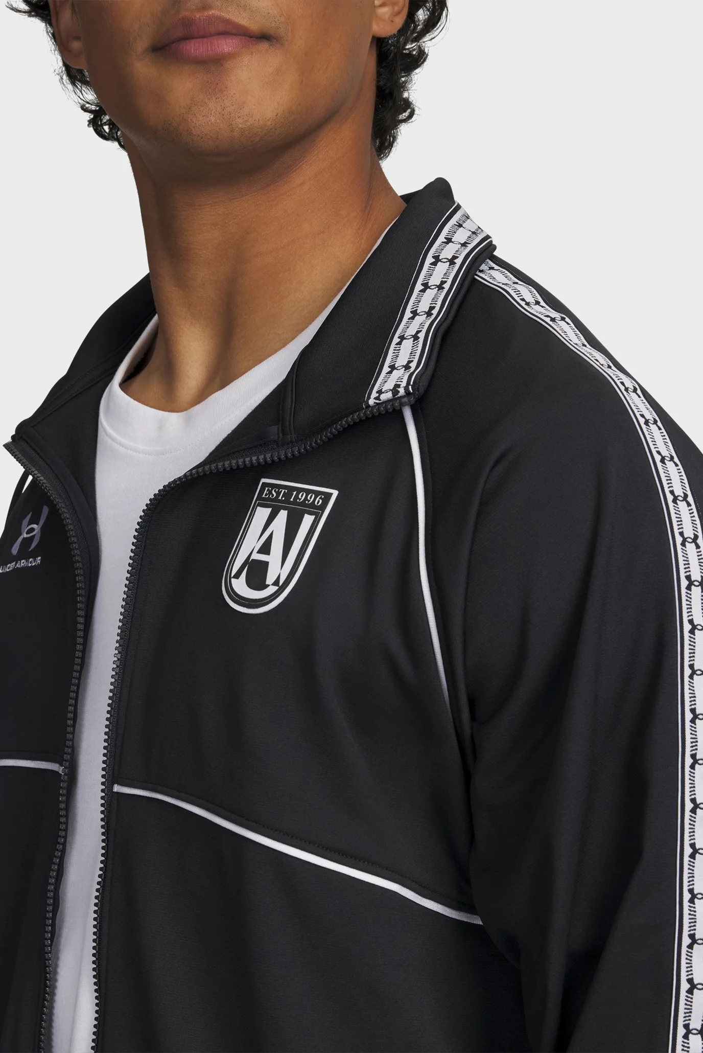 Чоловіча чорна вітровка UA M 96 Terrace FZ Under Armour 6005122