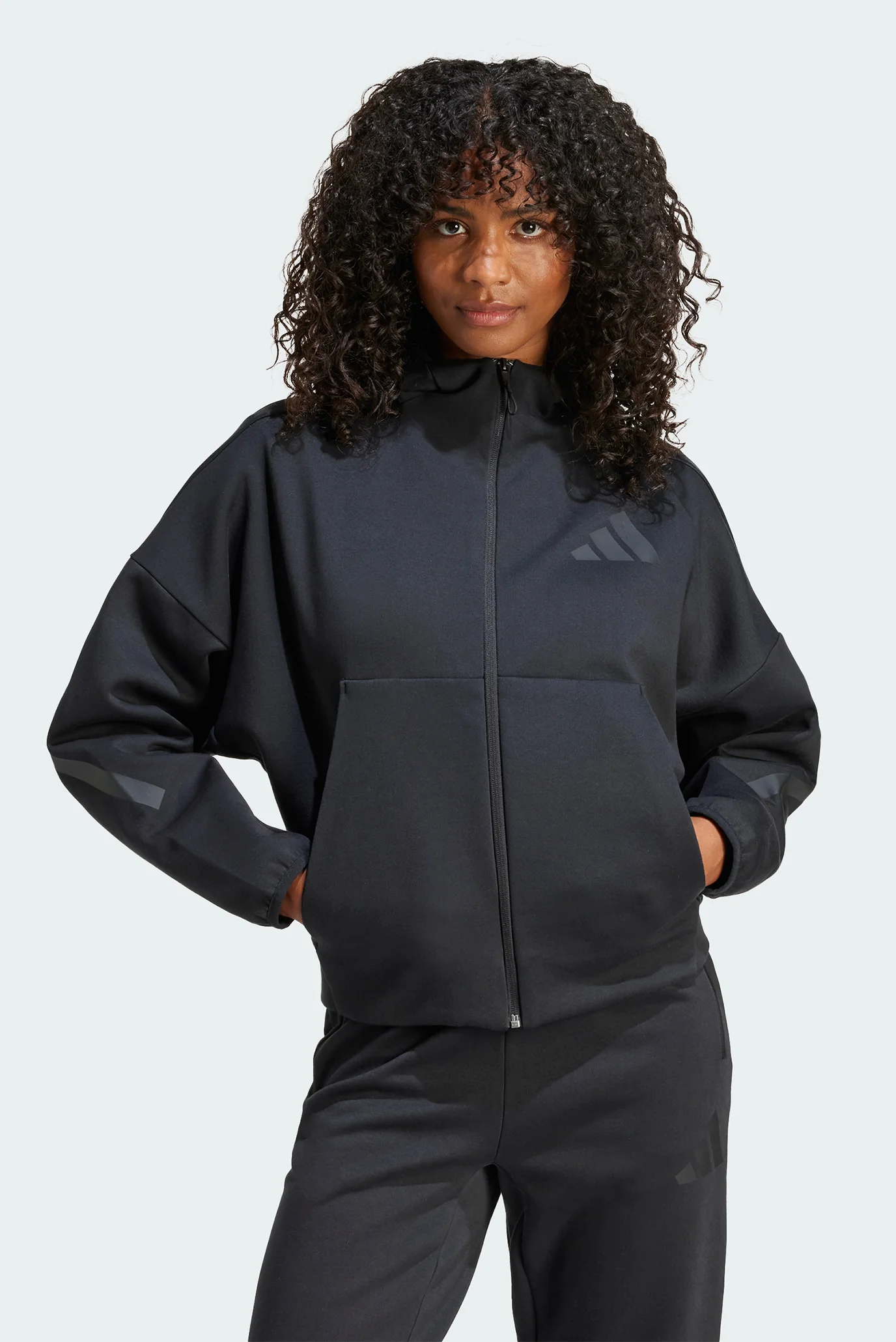 マタ Женское черное худи adidas Z.N.E. Full-Zip adidas JE7848 — MD-Fashion