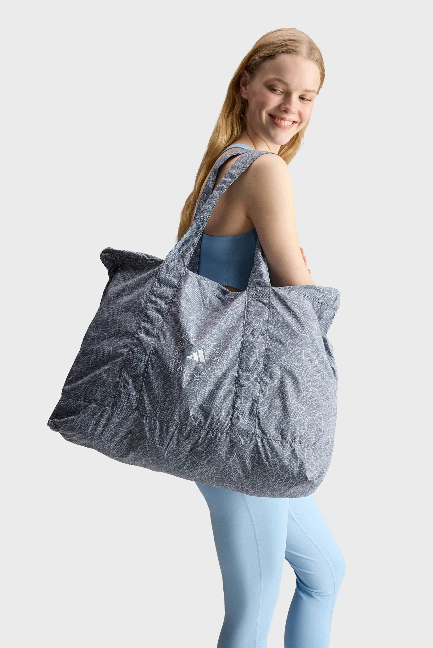 Женская серая сумка с узором adidas by Stella McCartney Packable